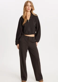 Truien En Vesten<The Sting Cropped vest met capuchon donkerbruin