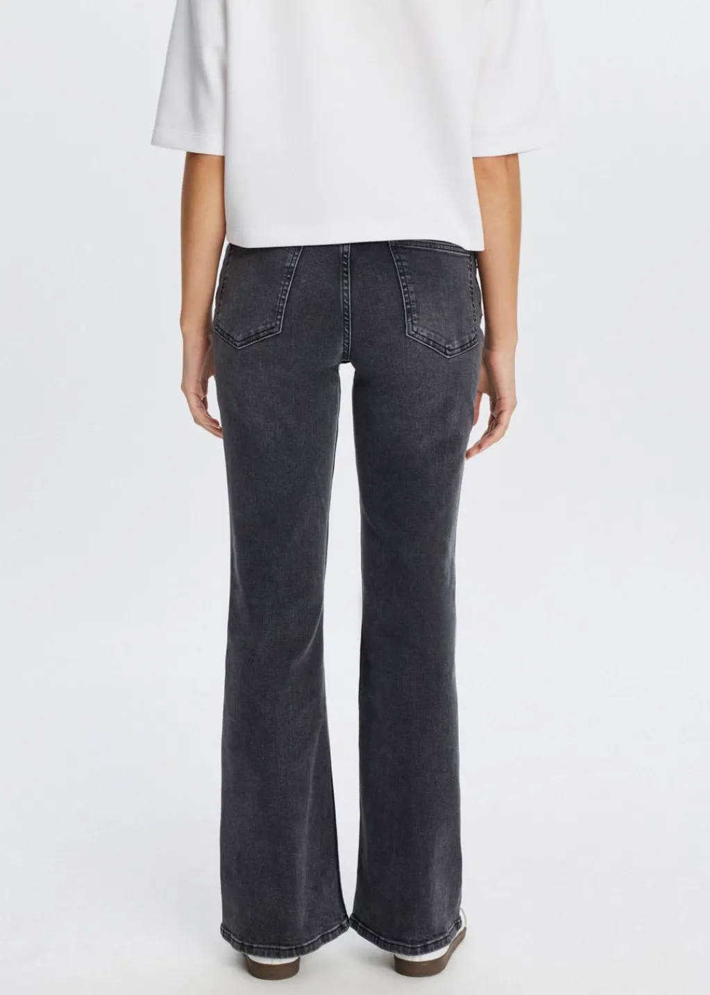 Jeans<The Sting Flared jeans met pintuck zwart, used dark