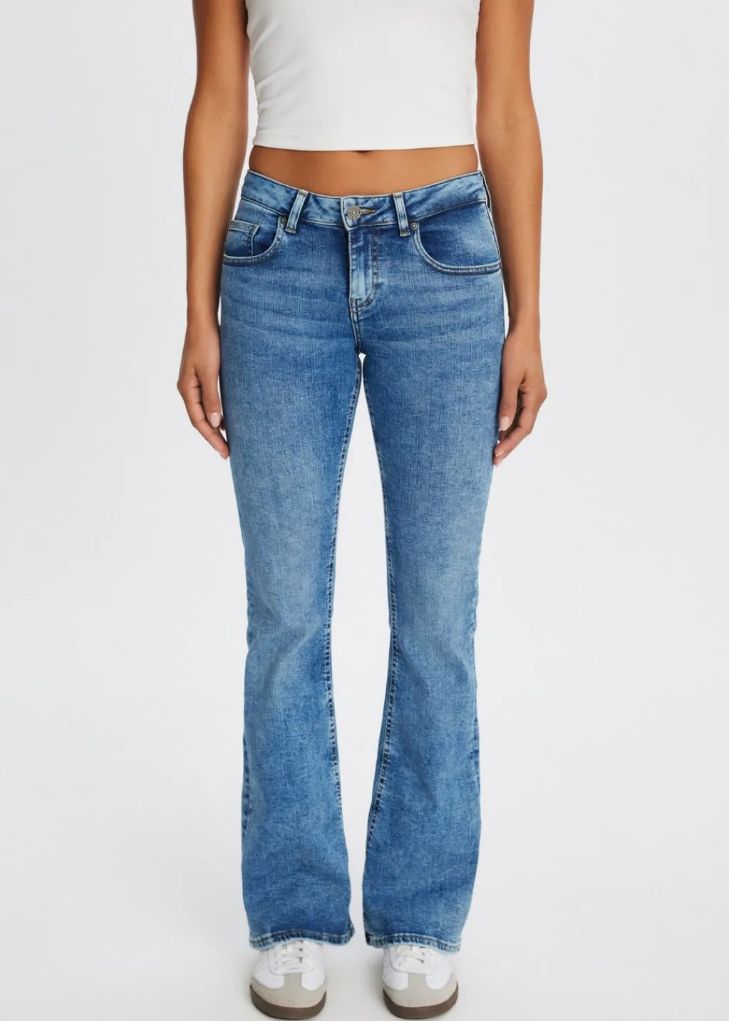 Jeans<The Sting Flared jeans met sterren blauw, used middle