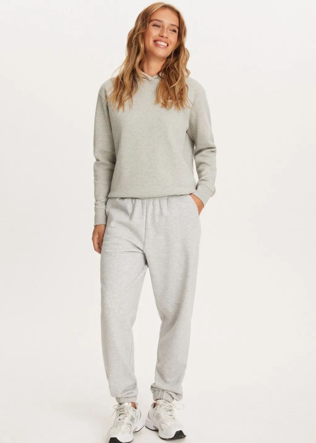 Basics|Broeken<The Sting Joggingbroek met trekkoord grijs gemêleerd