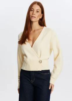 Truien En Vesten<The Sting Overlap trui met knoop creme