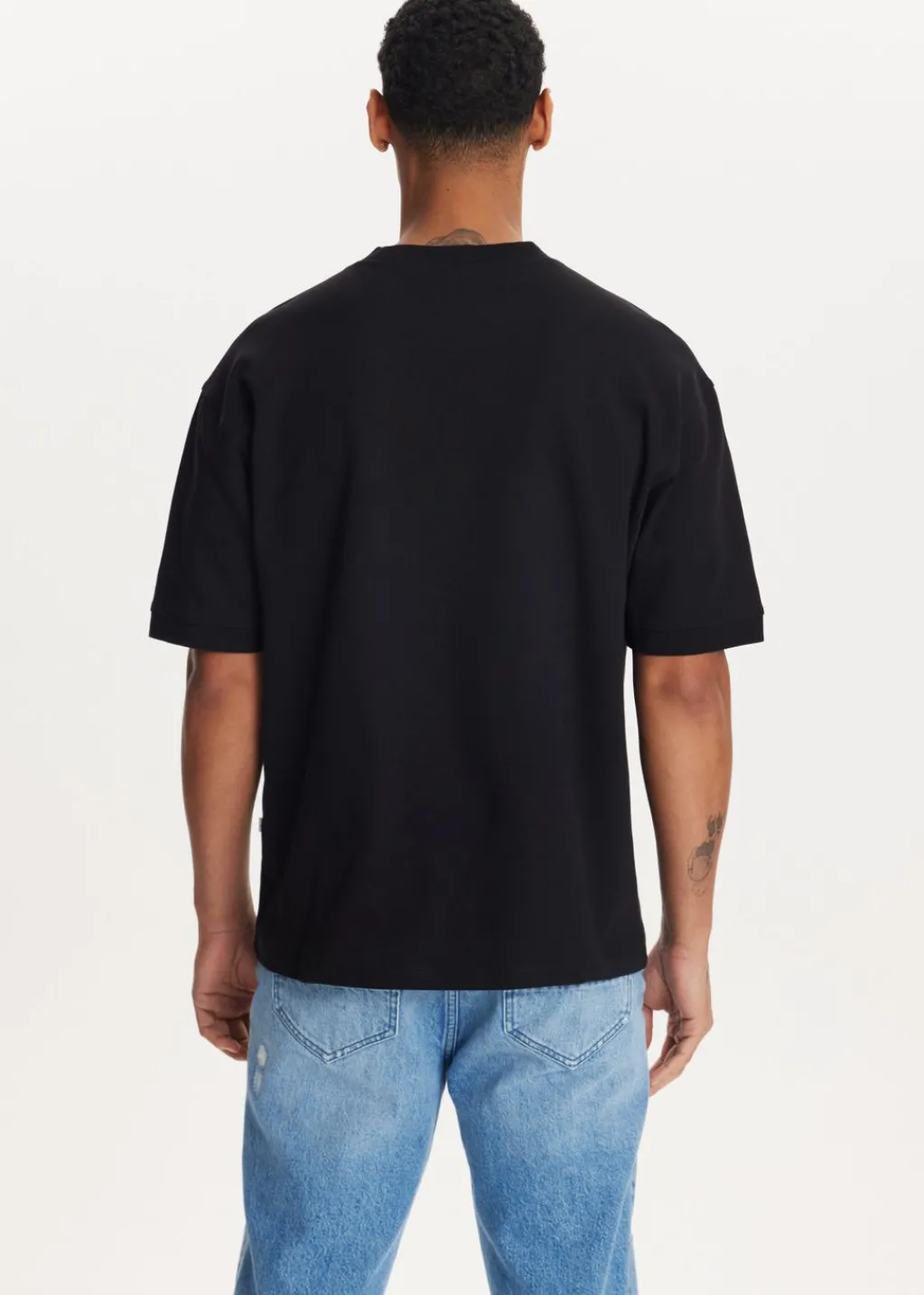 Basics|T-Shirts<The Sting Oversized t-shirt zwart