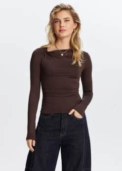 Tops<The Sting Top met knoopdetail donkerbruin