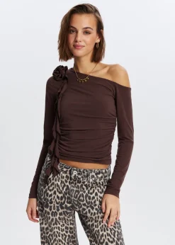 Tops<The Sting Top met roosdetail donkerbruin