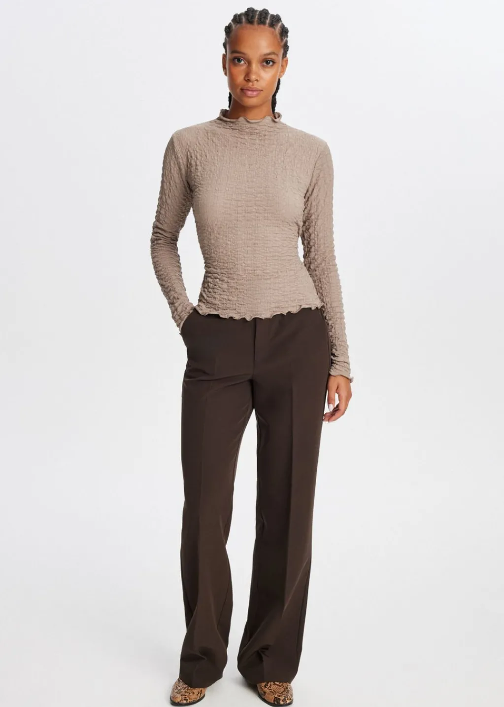 Tops<The Sting Top met strikdetail taupe