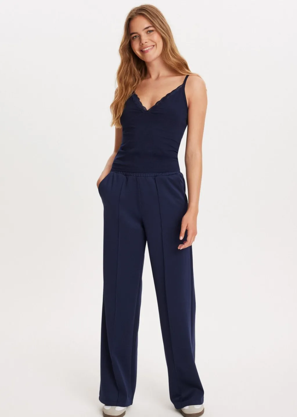 Basics|Singlets<The Sting V-hals singlet met kant donkerblauw